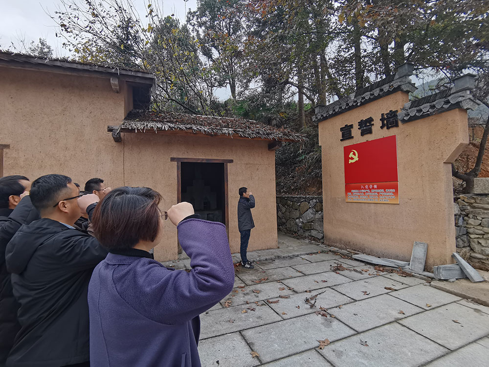 屯溪城建投公司黨支部開展“走進(jìn)紅色記憶、傳承初心使命”主題黨日活動(dòng)