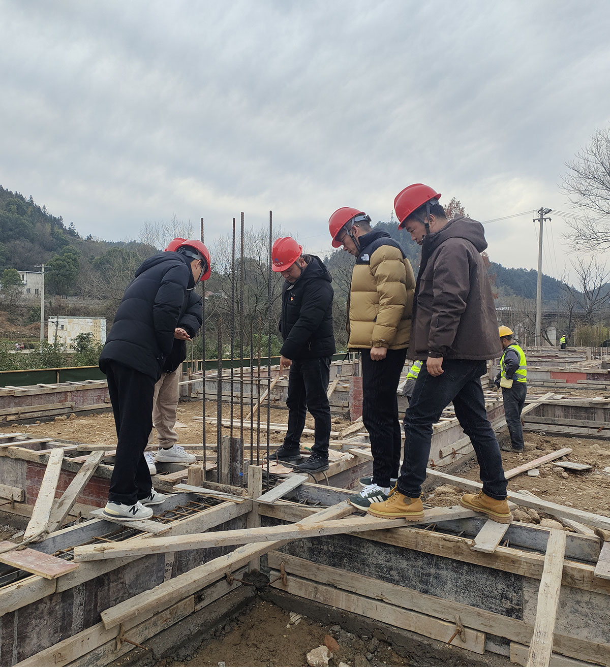 黨建引領(lǐng)進(jìn)工地，支部聯(lián)動(dòng)促發(fā)展