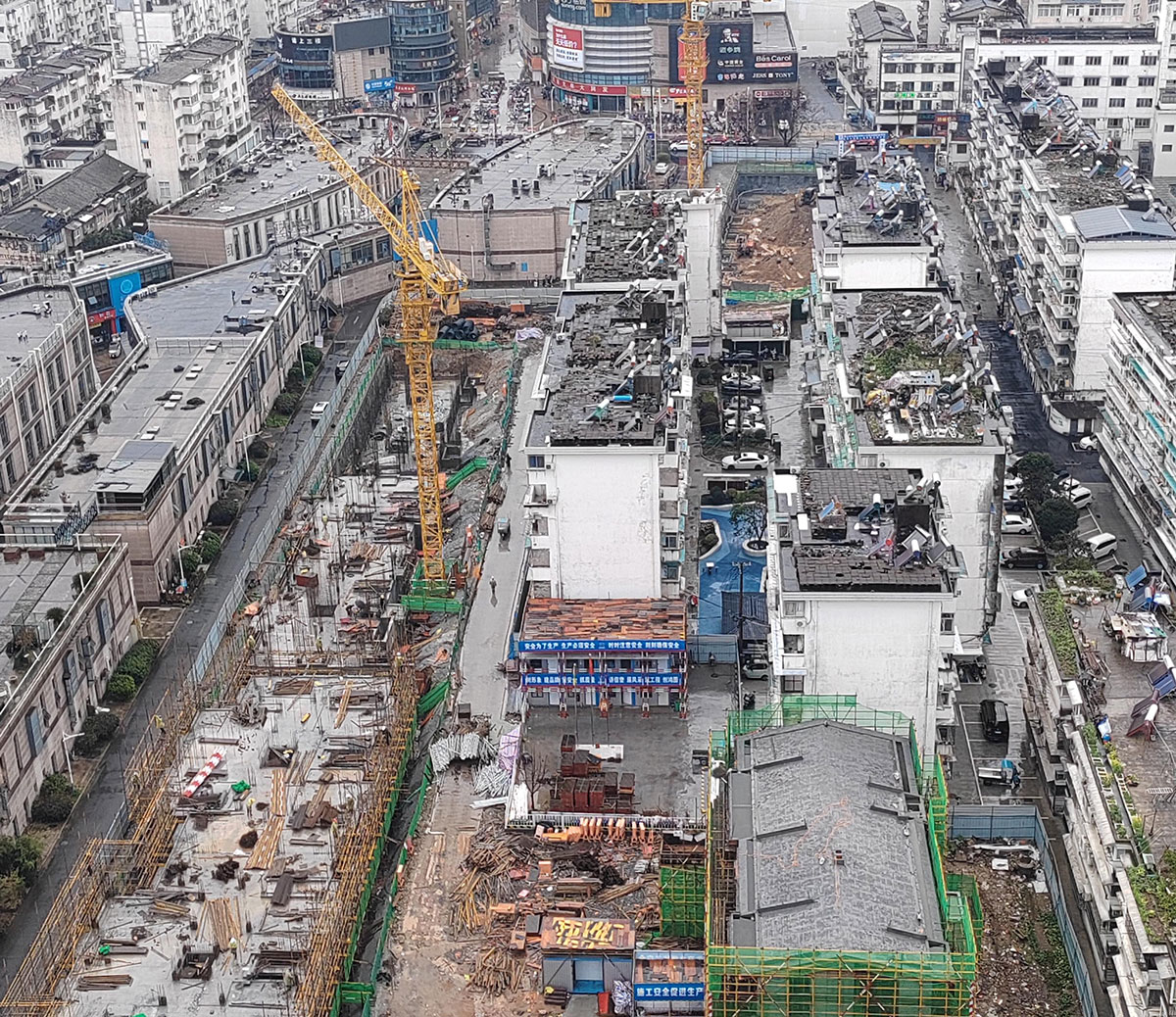 新躍小區(qū)危舊房改造項目——克服不利天氣，高效有序推進