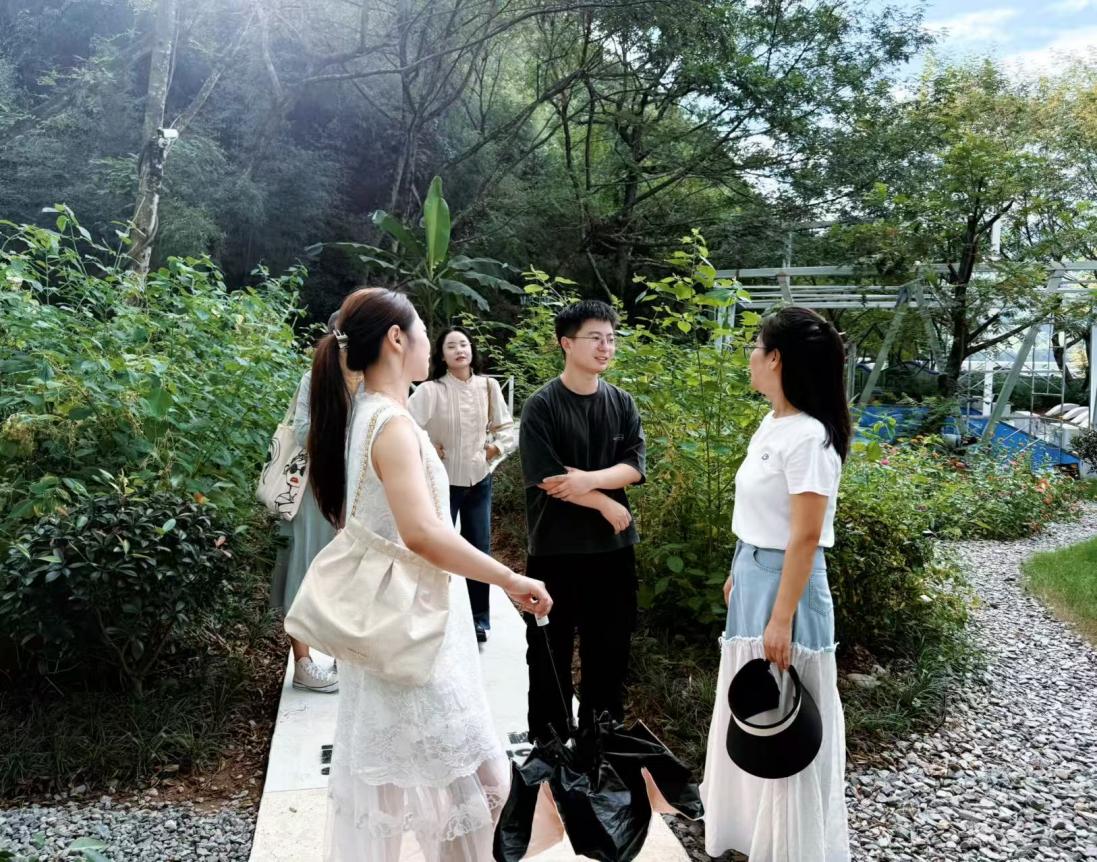 實(shí)地研學(xué)促提升 謀劃發(fā)展啟新程—昱城文旅公司黨支部開(kāi)展“循‘雙村’賦能跡，謀文旅發(fā)展篇”主題黨日活動(dòng)