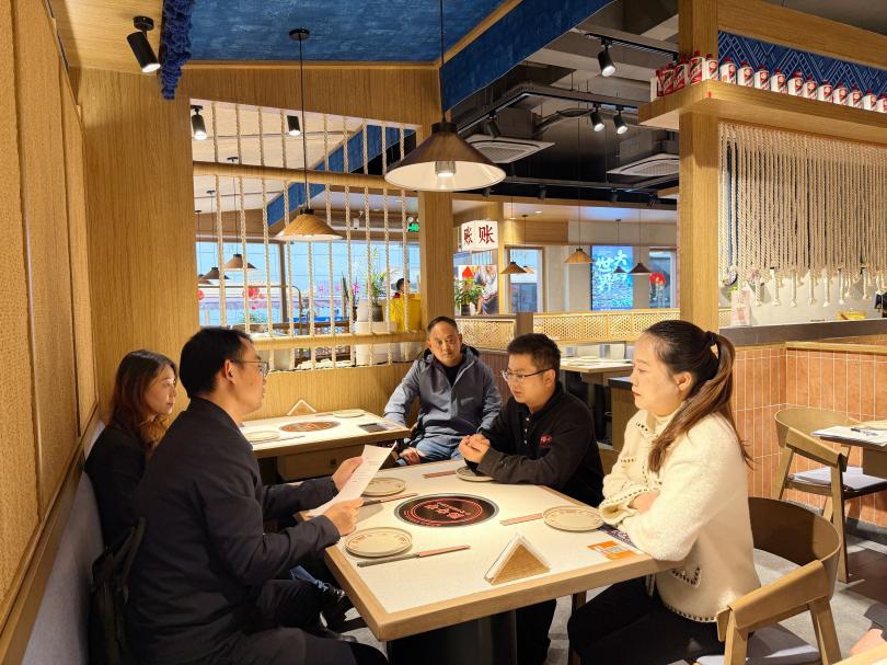 誠信賦能強根基 協(xié)同提質(zhì)譜新篇 區(qū)政府領導走訪首批“真不二價”誠信經(jīng)營單位