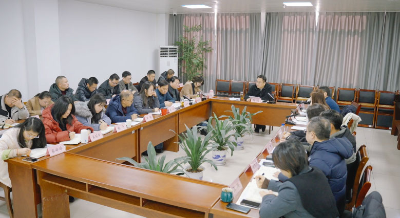 總結(jié)復(fù)盤謀發(fā)展  凝心聚力啟新程——屯溪區(qū)國投集團(tuán)召開2025年度述職報(bào)告會暨集團(tuán)高質(zhì)量發(fā)展工作務(wù)虛會