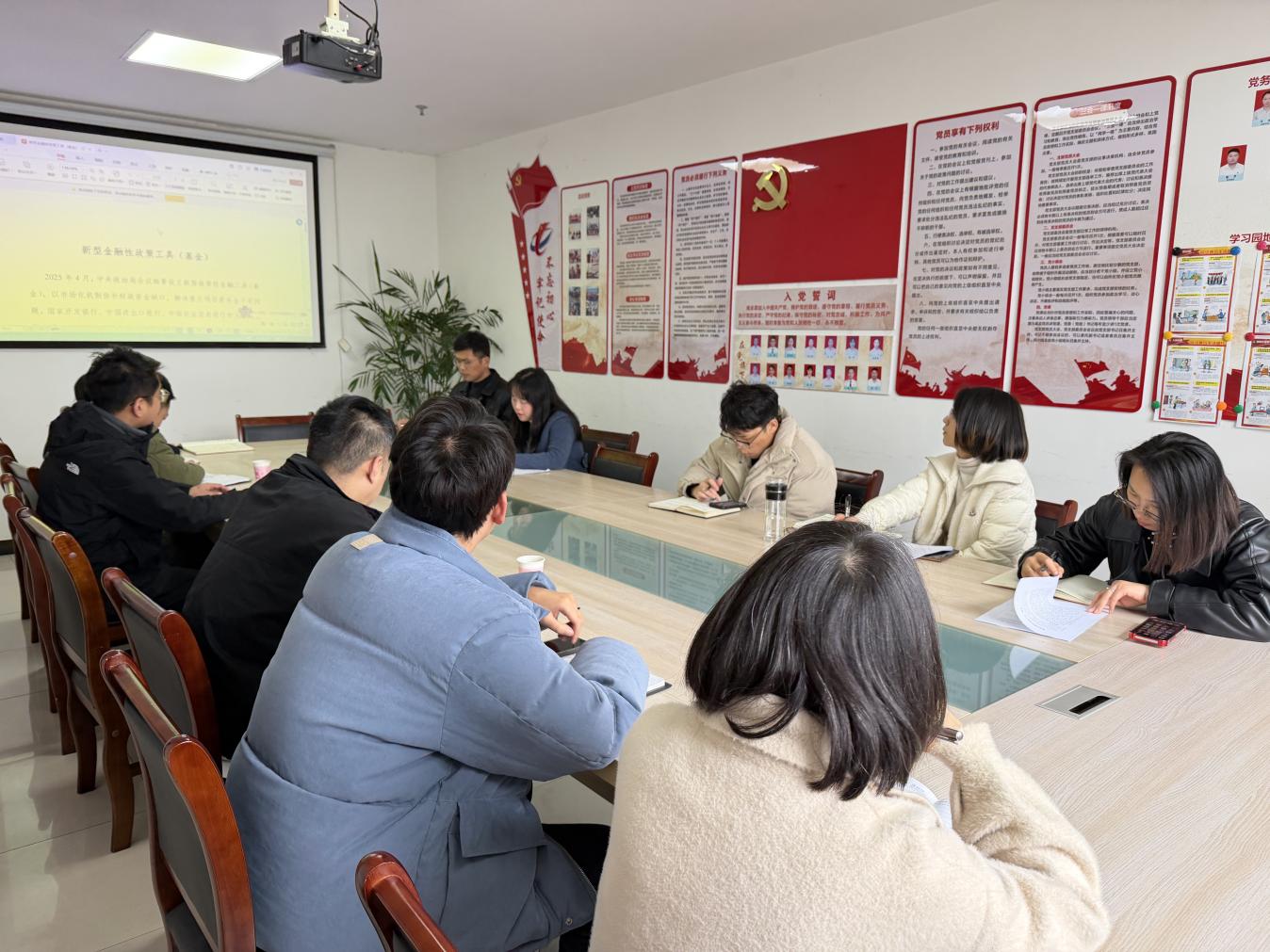 屯溪區(qū)國投集團開展新型政策性金融工具申報專題學習會