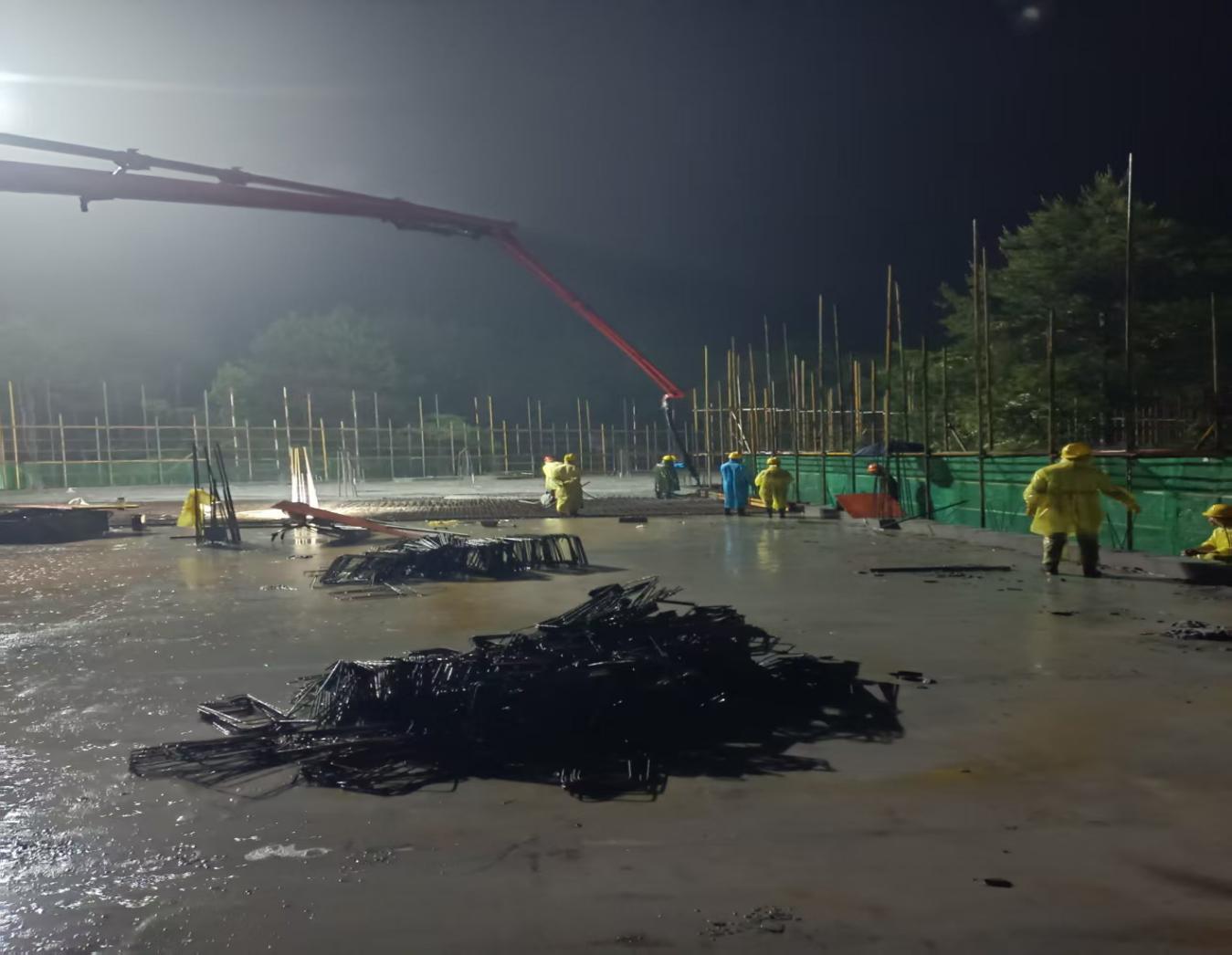 雨夜鏖戰(zhàn)搶工期 民生項目加速度